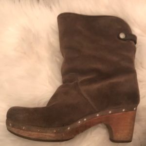 UGG FASHIONABLE HEELED CLOG BOOT